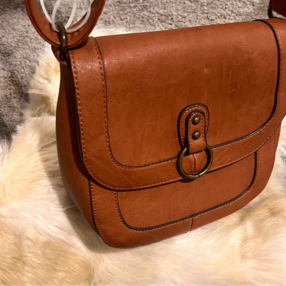 Elegant Tan Leather Crossbody Bag